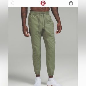 NWT lululemon license to train jogger green